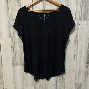 MM37 Under Armour dark grey fitted tshirt athletic sport headgear large lg L